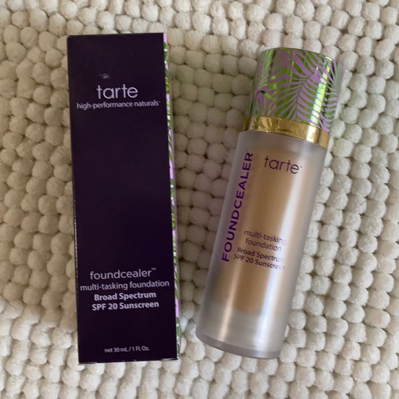 Tarte Foundclear Foundation in Light-Med Neutral